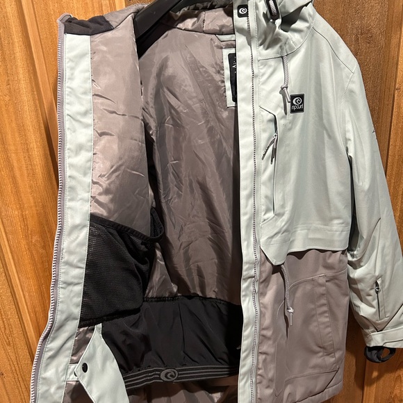 Rip Curl 20k/20k snow jacket, medium, like new, no tags. - Picture 4 of 9